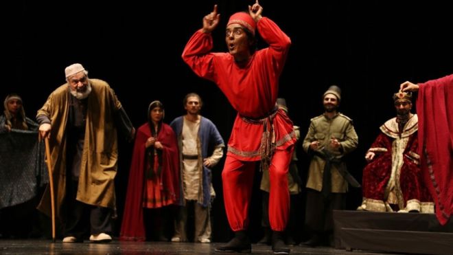 پایان نمایش طرب‌نامه کاری از بهرام بیضایی در سن  خوزه کالیفرنیا